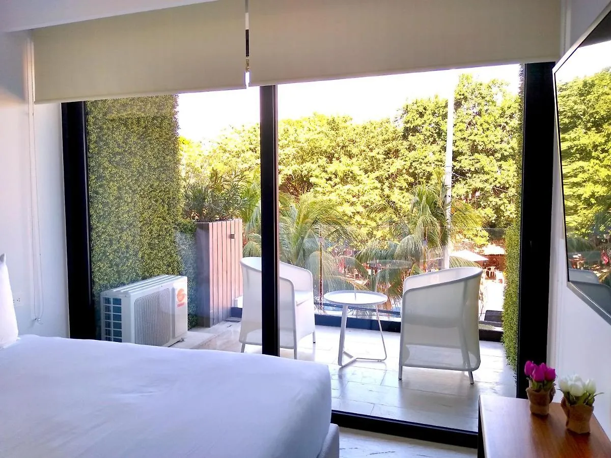 Ocean View From The Rooftop Pool Only One Block To The Beach Studio For 2 Playa del Carmen