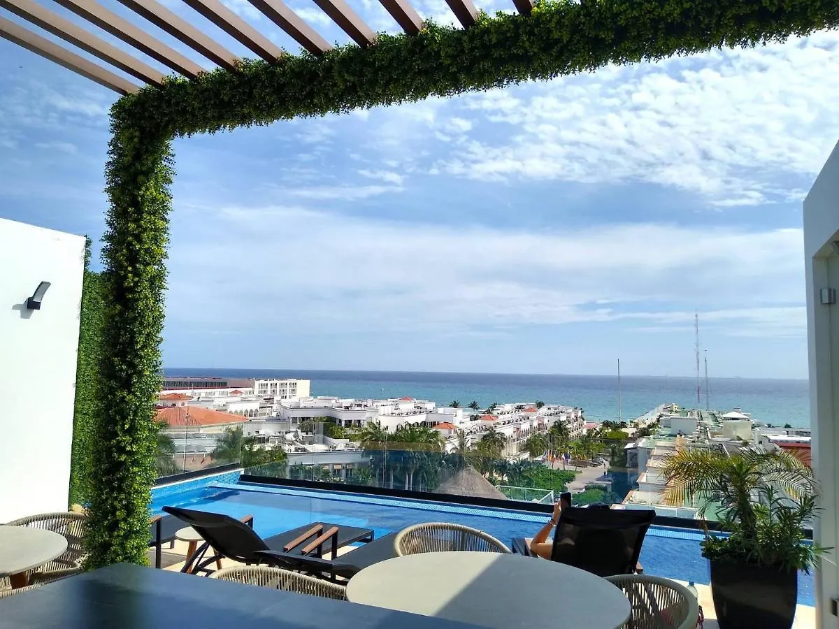 Apartment Ocean View From The Rooftop Pool Only One Block To The Beach Studio For 2 Playa del Carmen